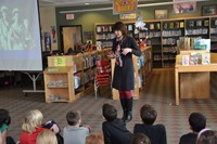 Margaret Peterson Haddix speaks with students
