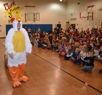 Mark Twain Principal Dons Chicken Suit after Students Shatter Fundraising Goal